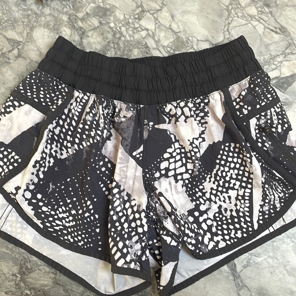 Lululemon Snake pattern speed shorts